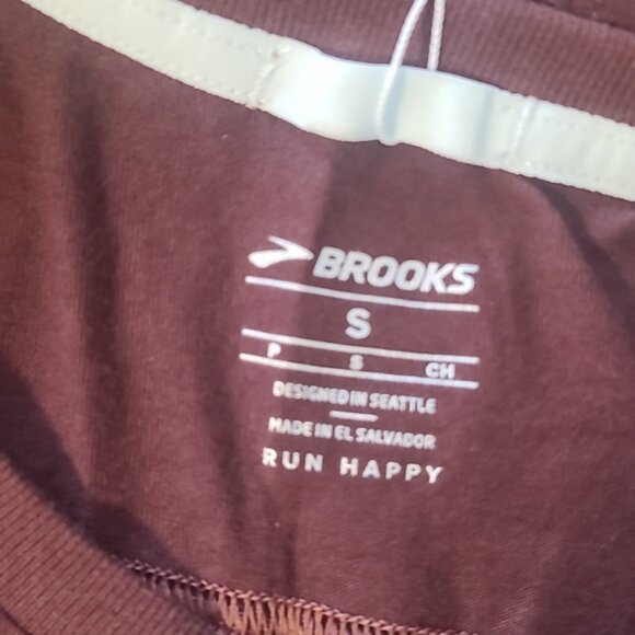 - Brooks - Picture 4 of 8